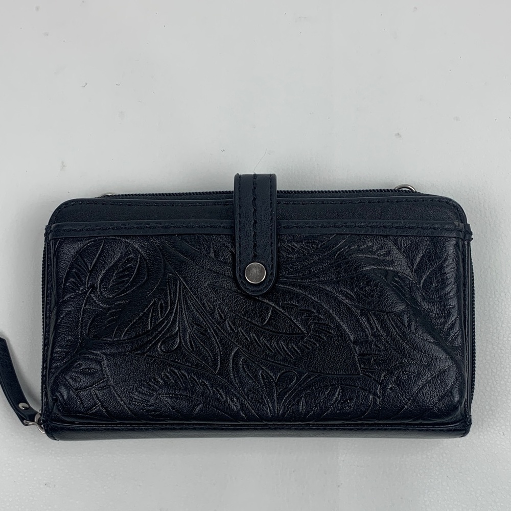 The SAK Embossed Leather Wallet Zip Around Multiple pockets Tan lined